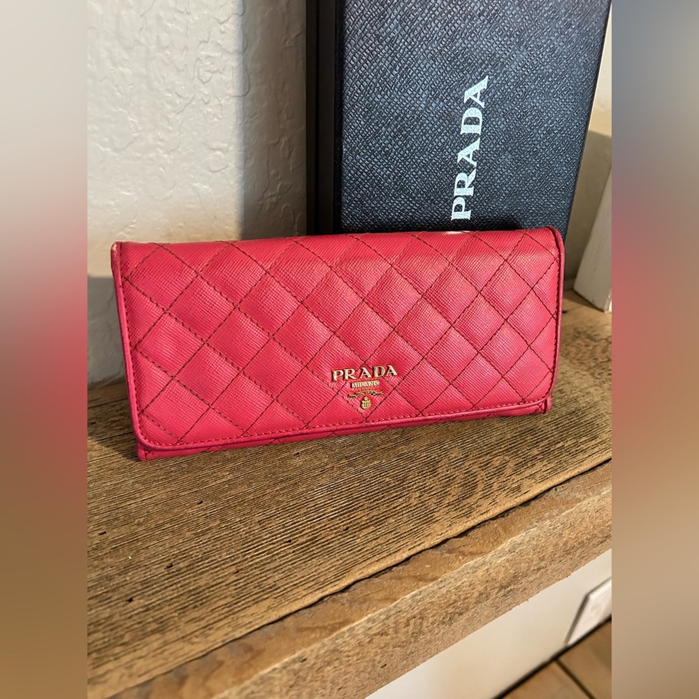 🥇 Prada full inclusion long wallet in peony pink quilted leather.